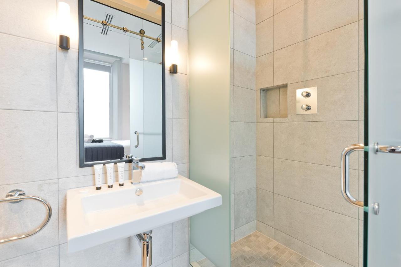 Suite,1170735861:JPEG